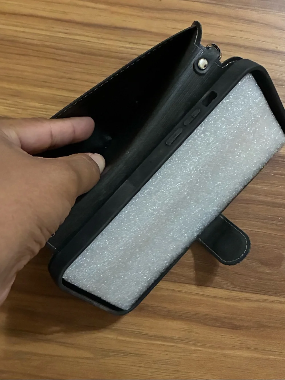 Classic Black Flip Wallet Phone Case - Sleek Protective Cover